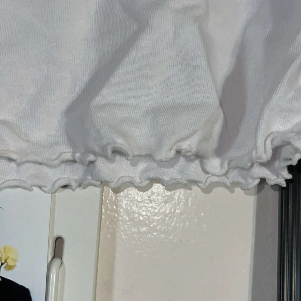 Forever 21 Ruffled Bottom Top - Picture 2 of 2